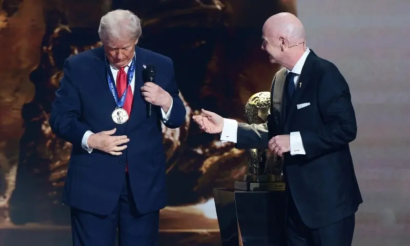 فیفا نے امریکی صدر ڈونلڈ ٹرمپ کو امن ایوارڈ سے نواز دیا