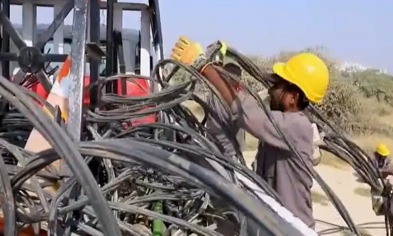 An illegal network of cables responsible for the annual loss of nearly 400,000 electricity unitswas dismantled. An illegal network of cables responsible for the annual loss of nearly 400,000 electricity unitswas dismantled.