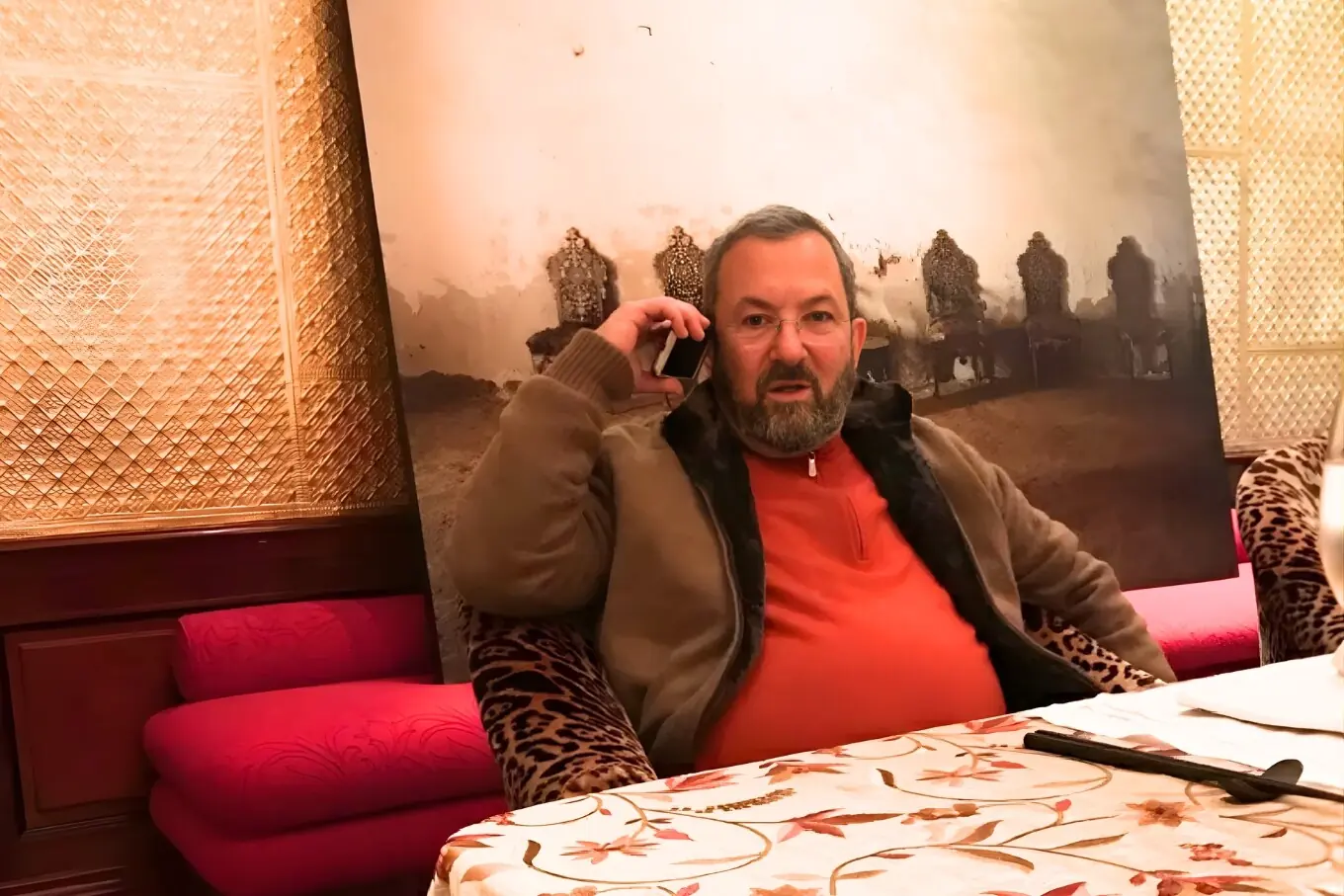 تصویر میں اسرائیل کے سابق وزیر اعظم ایہود باراک نظر آ رہے ہیں۔ تصویر میں اسرائیل کے سابق وزیر اعظم ایہود باراک نظر آ رہے ہیں۔