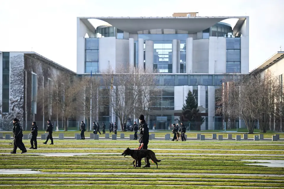 Police officers patrol in front of the Chancellery ahead of Monday’s summit between Ukrainian President Volodymyr Zelensky and European leaders. – Reuters Police officers patrol in front of the Chancellery ahead of Monday’s summit between Ukrainian President Volodymyr Zelensky and European leaders. – Reuters