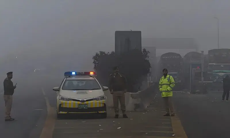 دھند کے باعث موٹرویز بند، بارش اور برفباری کا امکان دھند کے باعث موٹرویز بند، بارش اور برفباری کا امکان