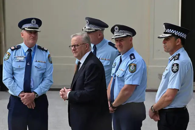Australia’s Prime Minister Anthony Albanese visits the scene of the attack on a Jewish holiday celebration at Sydney’s Bondi Beach. – Reuters Australia’s Prime Minister Anthony Albanese visits the scene of the attack on a Jewish holiday celebration at Sydney’s Bondi Beach. – Reuters