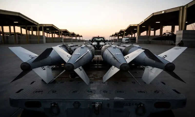 US Airmen prepare to load GBU-31 munition systems onto F-15E Strike Eagles as the US military launched large-scale strikes against Daesh targets in Syria. – Reuters US Airmen prepare to load GBU-31 munition systems onto F-15E Strike Eagles as the US military launched large-scale strikes against Daesh targets in Syria. – Reuters