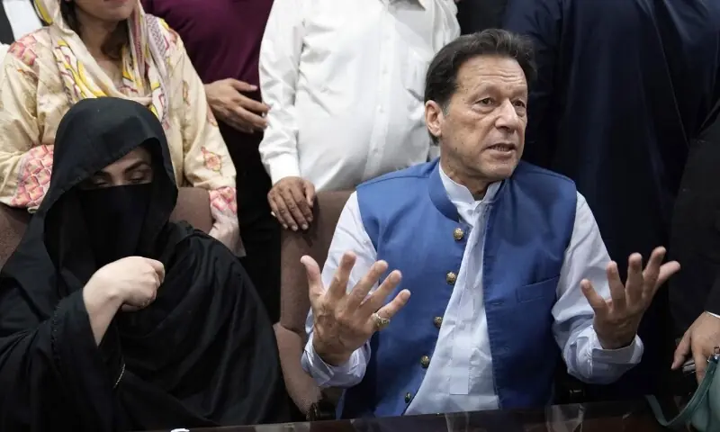 توشہ خانہ 2: عمران خان اور بشریٰ بی بی کو 17، 17 سال قید کی سزا سنا دی گئی