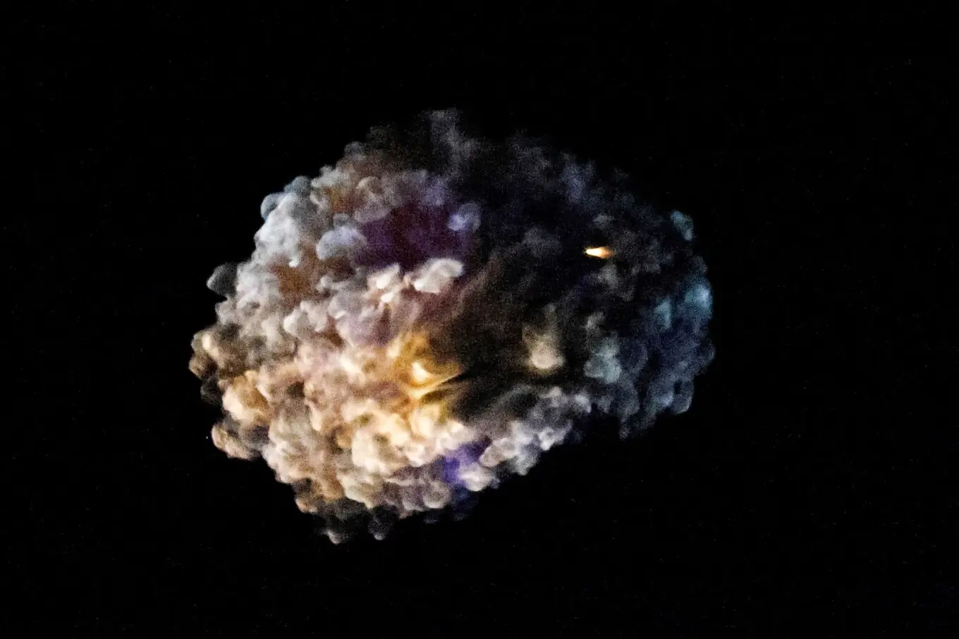 17 جون 2025 کو اشکلون، اسرائیل میں ایران سے داغا گیا میزائل انٹرسیپٹ ہوتے ہوئے