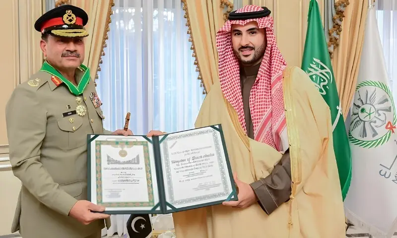 فیلڈ مارشل اور سعودی وزیر دفاع میں ملاقات، اعلیٰ ترین سعودی میڈل سے نوازا گیا
