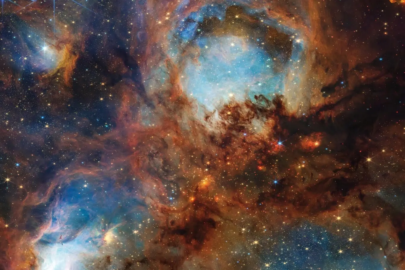 جیمز ویب اسپیس ٹیلی اسکوپ کی یہ تصویر کیٹس پا نیبولا کو دکھاتی ہے، جو گیس، گرد و غبار اور نوخیز ستاروں پر مشتمل ایک قریبی ستارہ ساز خطہ ہے، جہاں روشن جھرمٹوں میں بڑے ستاروں کی پیدائش جاری ہے۔