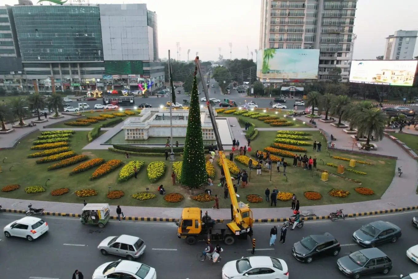 پاکستان: لاہور میں 42 فٹ اونچا کرسمس ٹری