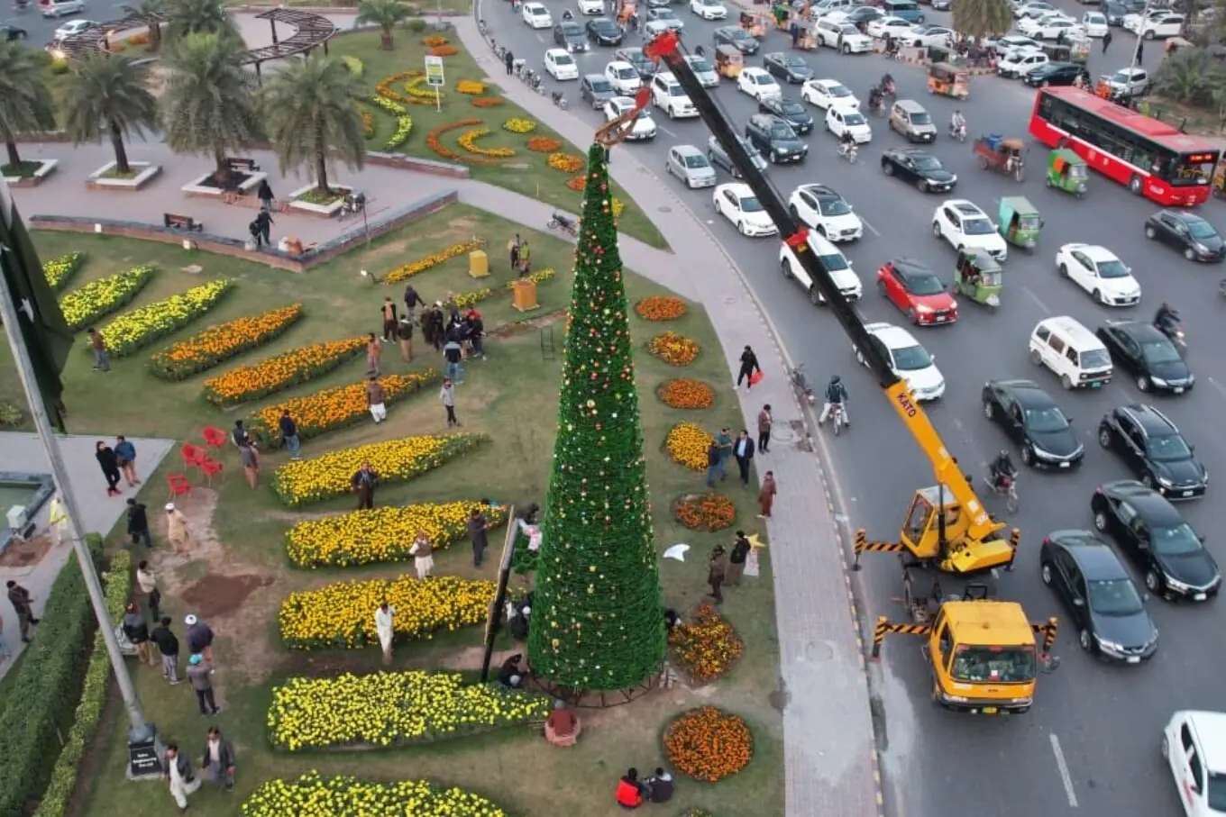 پاکستان: لاہور میں 42 فٹ اونچا کرسمس ٹری