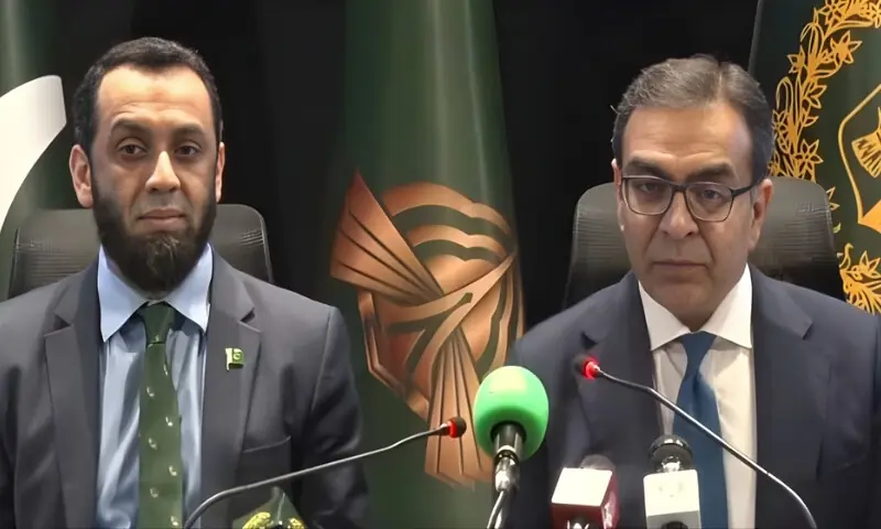 پی آئی اے نیلامی؛ حکومت کو مجموعی طور پر 55 ارب روپے ملیں گے: مشیرِ نجکاری