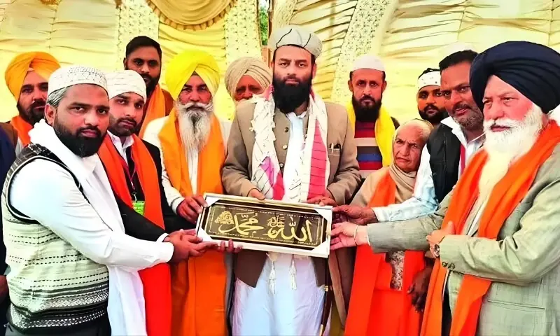 سکھ خاتون کا مسجد کے لیے زمین کا عطیہ، ہندوؤں کی مالی معاونت