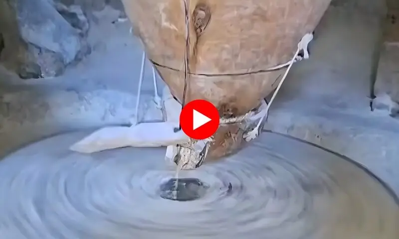 غذر کی پانی سے چلتی آٹا چکیاں