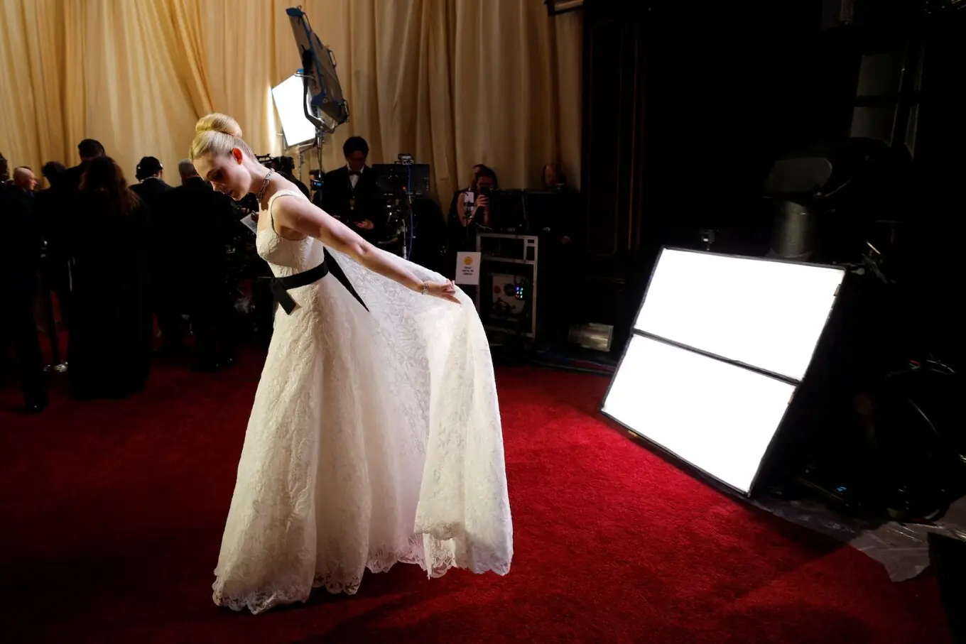 ایل فیننگ کا ہالی ووڈ میں اوَسکرز میں ایک پوز۔ ایل فیننگ کا ہالی ووڈ میں اوَسکرز میں ایک پوز۔