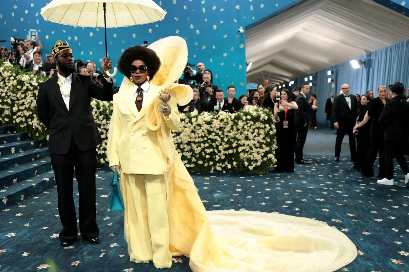 لورین ہل کا میٹ گالا نیویارک میں ایک پوز۔ لورین ہل کا میٹ گالا نیویارک میں ایک پوز۔