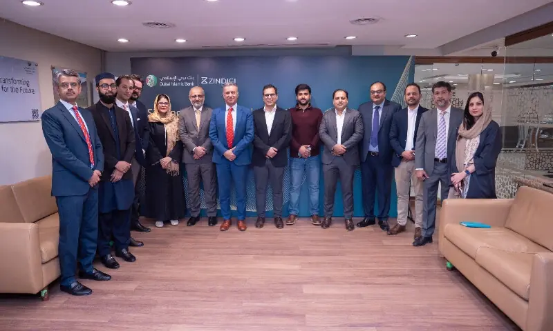 Muhammad Ali Gulfaraz, CEO, DIB Pakistan, and Noman Azhar, Chief Officer, Zindigi, during the partnership signing ceremony, alongside senior leadership and teams from both organisations.