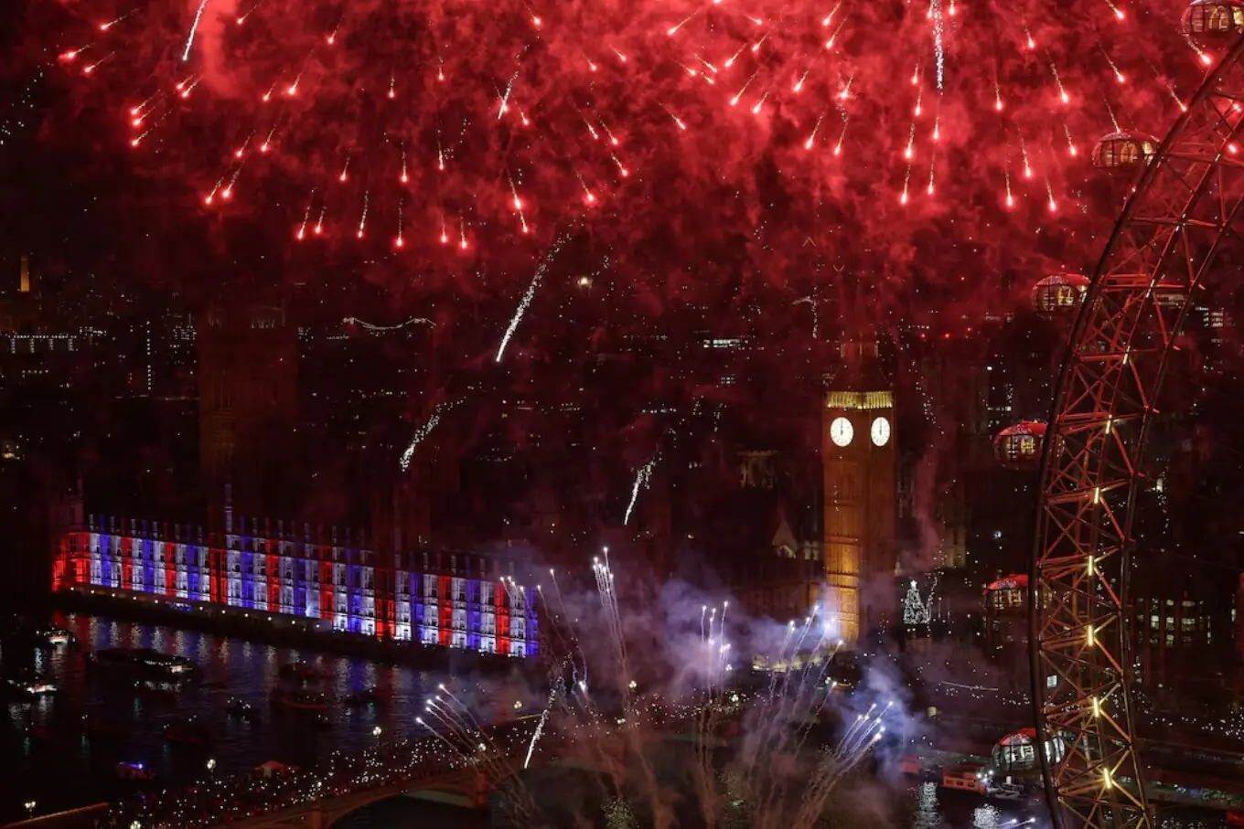 لندن آئی فیرِس وہیل پر آتش بازی کا ایک اور خوبصورت منظر