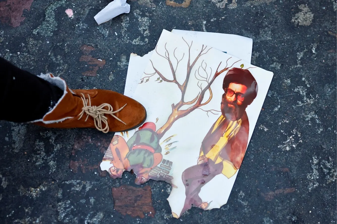 فرانس کے شہر پیرس میں ایران مخالف احتجاج کا ایک منظر