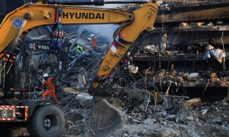 سانحہ گُل پلازہ کو پانچواں روز، اموات 28 ہوگئیں، 85 افراد لاپتہ