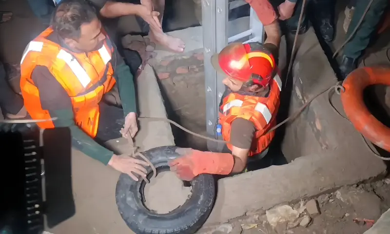 لاہور: سیوریج لائن میں گرنے والی 10 ماہ کی بچی کی لاش مل گئی