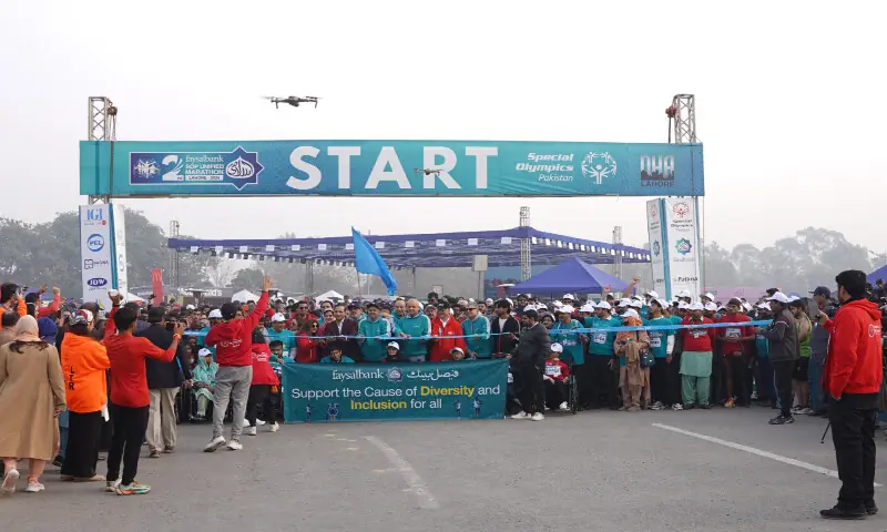 The marathon drew a strong turnout of athletes, volunteers and citizens, who ran, walked and used wheelchairs together to highlight inclusion and break social barriers.