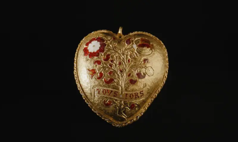 The Tudor Heart pendant, linked to Britain&rsquo;s King Henry VIII and his first wife, Katherine of Aragon, which the British Museum acquired after raising 3.5 million pounds, in this undated handout image. The British Museum/Handout via Reuters