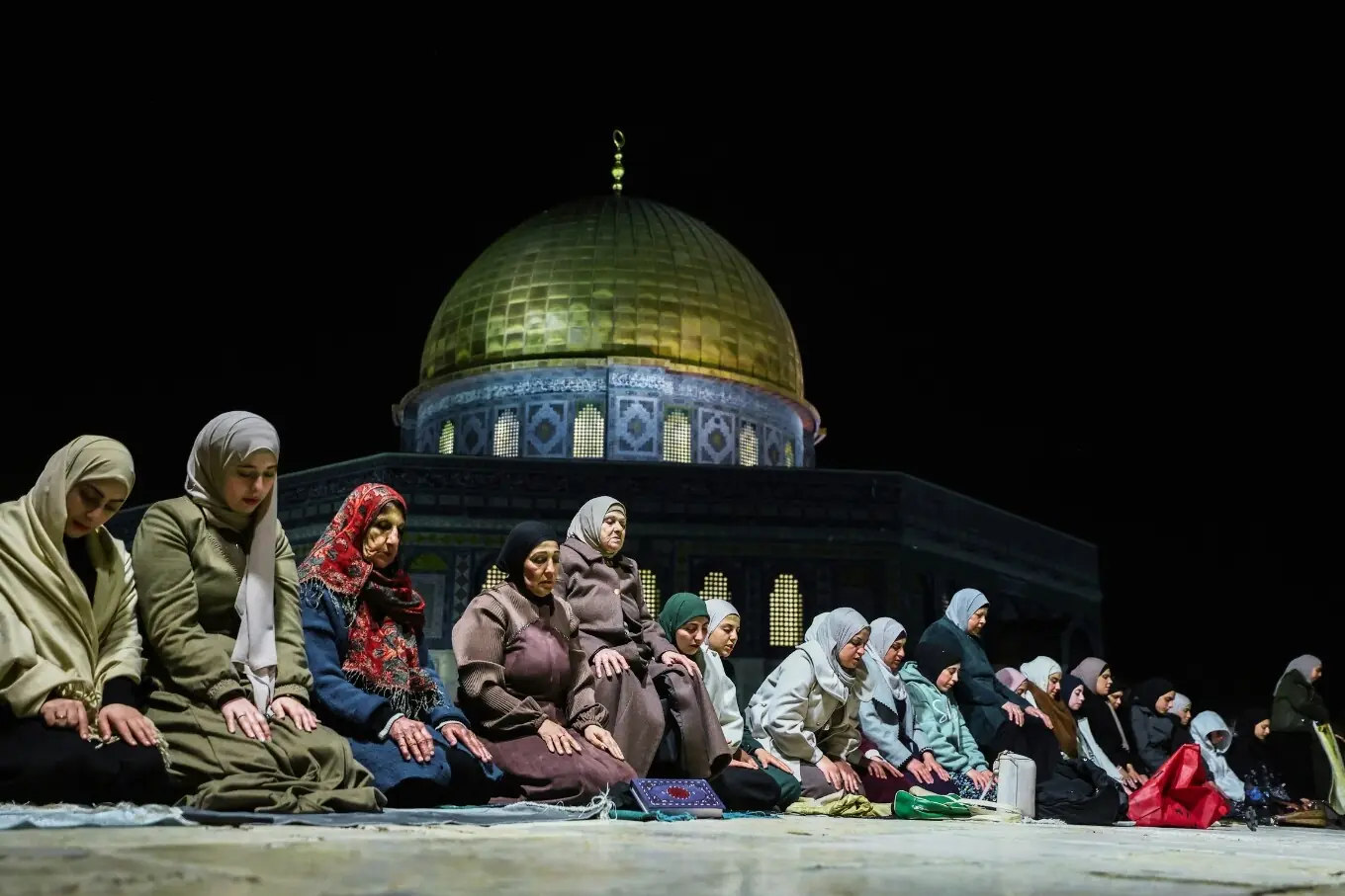 بیت المقدس (مسجدِ اقصیٰ) میں رمضان 2026 کی پہلی نمازِ تراویح بیت المقدس (مسجدِ اقصیٰ) میں رمضان 2026 کی پہلی نمازِ تراویح