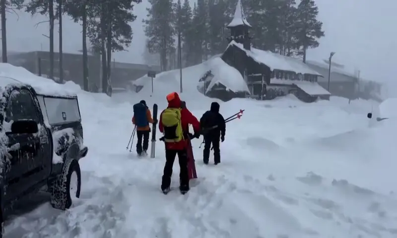 A rescue team departs to the site of an avalanche in a backcountry slope of California&rsquo;s Sierra Nevada mountains, where a group of skiers were stranded, in Nevada County, California. &ndash; Reuters