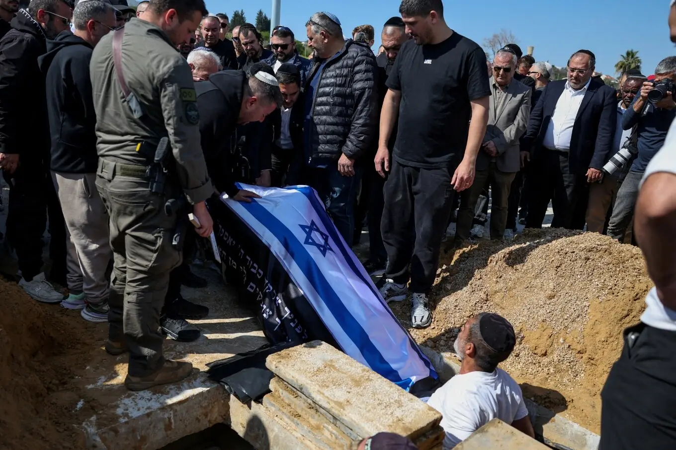 اسرائیل میں ایرانی میزائل حملے کے بعد ہلاکتیں اسرائیل میں ایرانی میزائل حملے کے بعد ہلاکتیں