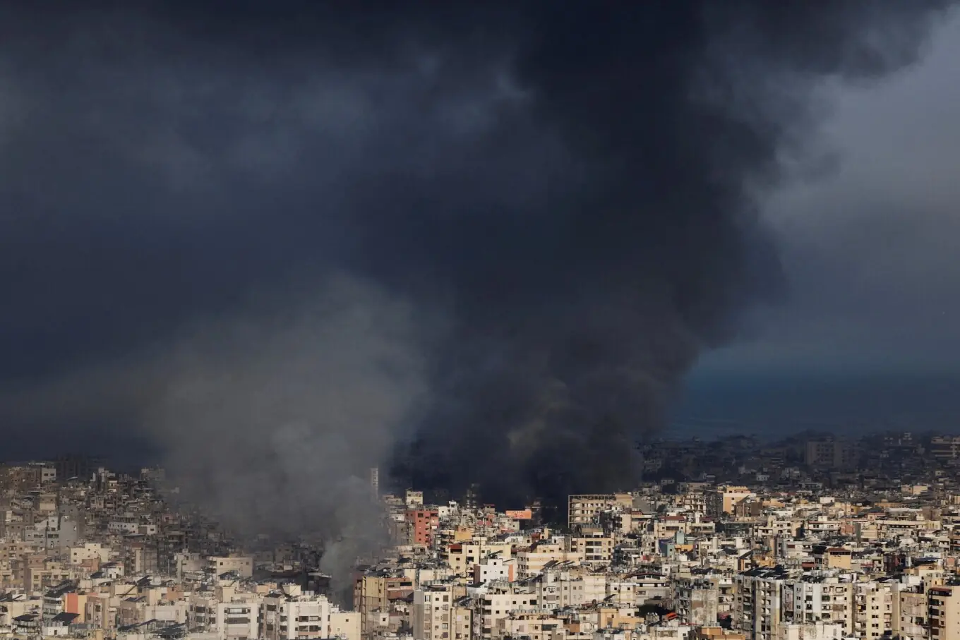 بیروت (لبنان) کے جنوبی مضافات پر اسرائیل کی طرف سے حملہ۔ بیروت (لبنان) کے جنوبی مضافات پر اسرائیل کی طرف سے حملہ۔