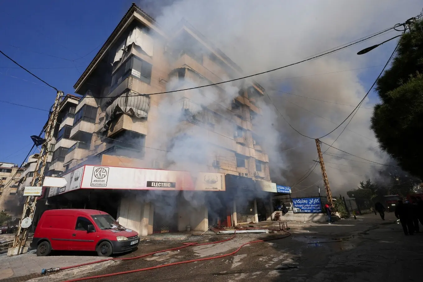 سرائیلی حملے کے بعد بیروت کے جنوبی مضافات میں اعمارت سے دھواں اٹھ رہا ہے سرائیلی حملے کے بعد بیروت کے جنوبی مضافات میں اعمارت سے دھواں اٹھ رہا ہے