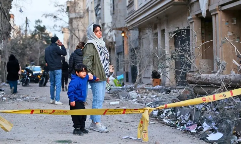 جنگ کا چوتھا روز: ایران میں ہلاکتیں 787 ہوگئیں، تہران نے اسرائیل پر دوبارہ میزائل داغ دیے