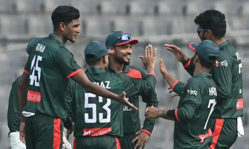 پہلا ون ڈے: بنگلہ دیش کیخلاف پاکستان مشکلات کا شکار، 69 رنز پرآدھی ٹیم آؤٹ