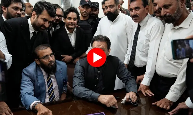 عمران خان کے وکلا عدالتوں کے سامنے بے بس کیوں؟