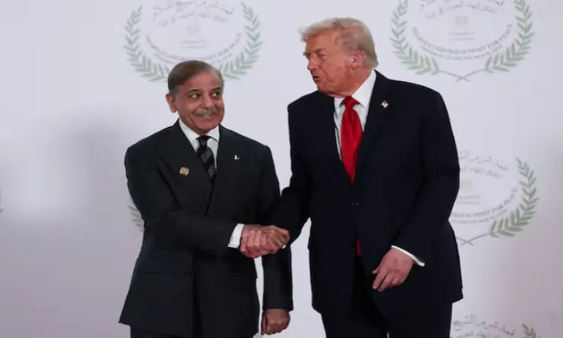 U.S. President Donald Trump and Pakistani Prime Minister Shehbaz Sharif shake hands as they pose for a photo, at a world leaders&rsquo; summit on ending the Gaza war, amid a U.S.-brokered prisoner-hostage swap and ceasefire deal between Israel and Hamas, in Sharm el-Sheikh, Egypt. &ndash; Reuters