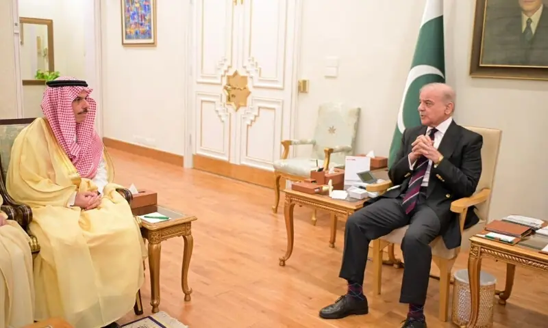 وزیراعظم شہباز شریف سے سعودی وزیر خارجہ کی ملاقات، اسلامی اتحاد کی ضرورت پر گفتگو