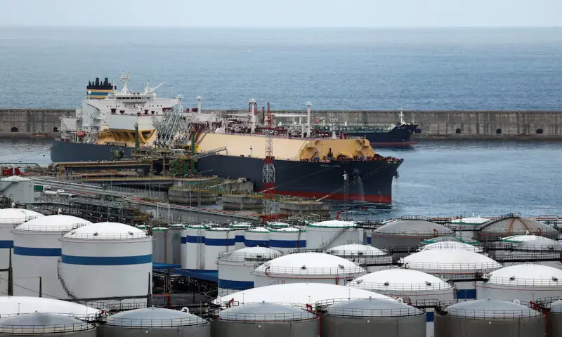 Maltese flagged liquid natural gas tanker Pearl LNG sits alongside gas storage facilities at Bilbao port, northern Spain. &ndash; Reuters