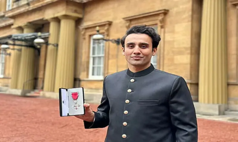 Bila Bin Saqib showing his medal. He was awarded the Member of the British Empire by King Charles, presented by Princess Anne. Screengrab/social media