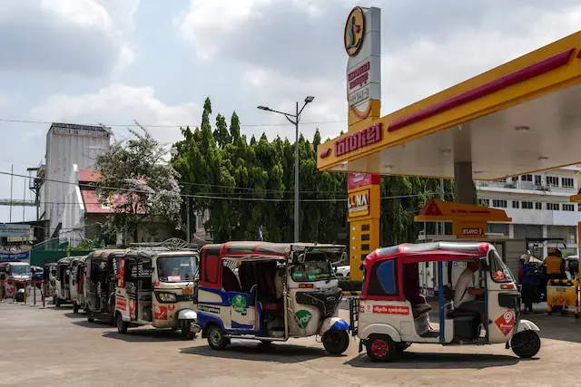 Tuk-tuks queue to fill LPG and gasoline at a gas station, amid the U.S.-Israeli conflict with Iran, in Phnom Penh, Cambodia. &ndash; Reuters