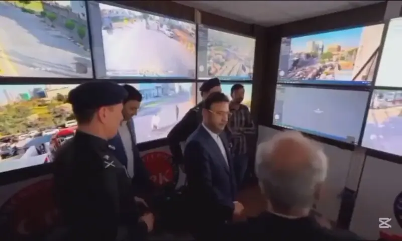 Sindh Home Minister Ziaul Hassan Lanjar inaugurates a modern command and control room established at the Anti-Vehicle Lifting Cell office. Screengrab/Aaj TV