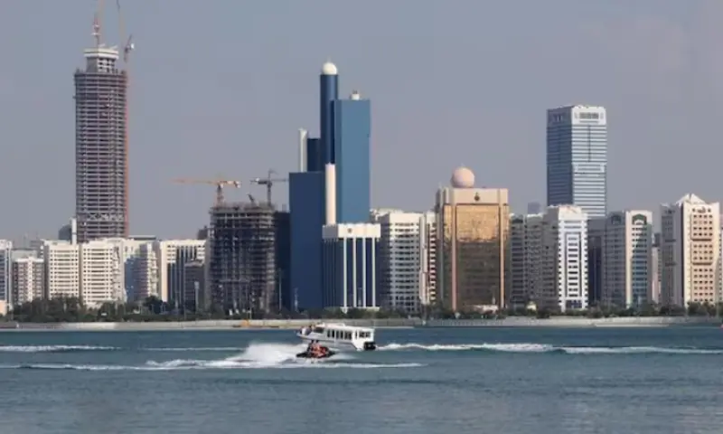 A general view of the Abu Dhabi skyline is seen, December 15, 2009. Abu Dhabi threw its flashy but debt-laden neighbour Dubai a $10 billion lifeline to head off a bond default, cheering Gulf and global markets on Monday but raising questions about the undisclosed terms. -- Reuters