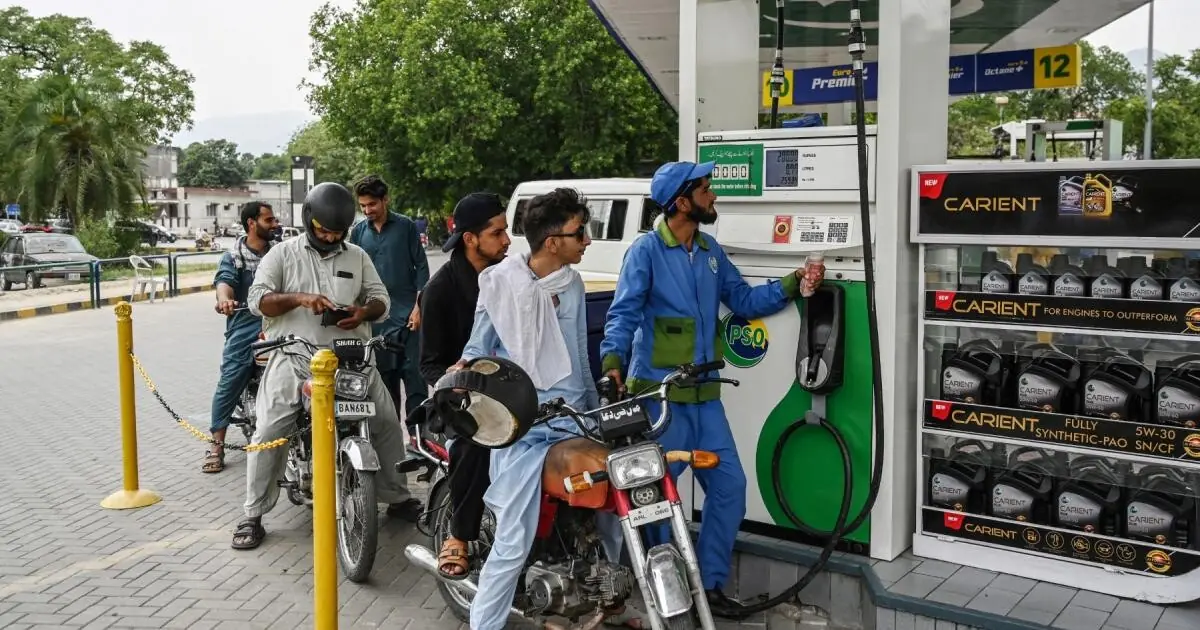 حکومت نے پیٹرولیم مصنوعات کی قیمتوں میں ایک بار پھر اضافہ کردیا