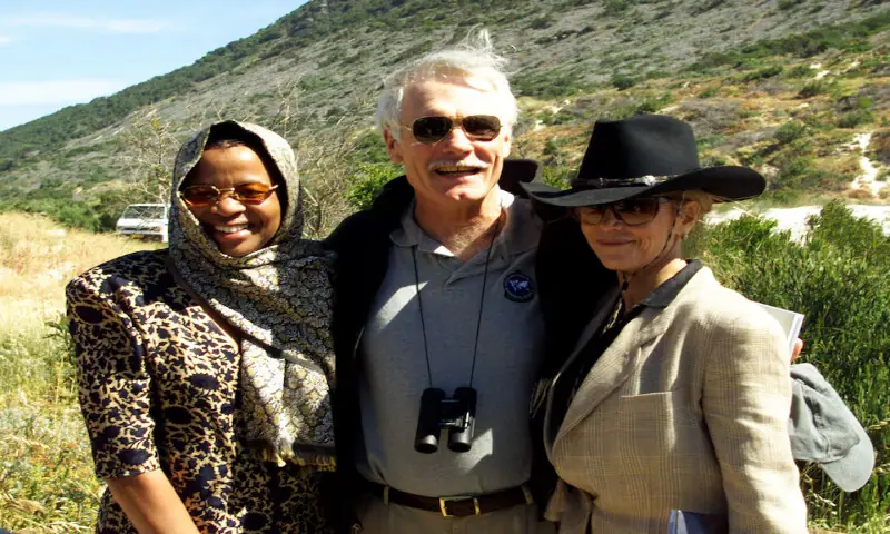 Ted Turner and actress-wife Jane Fonda pose for photographs with Graca Machel, wife of former president Nelson Mandela, during a visit to a wind-swept Cape Peninsula National Park near Cape Town, on November 2, 1999. -- Reuters