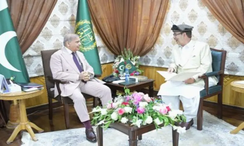 Prime Minister Shehbaz Sharif meets Gilgit-Baltistan Chief Minister Yar Mohammed in Gilgit on Thursday. -- APP