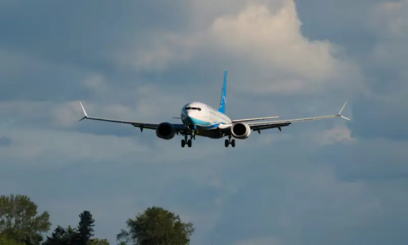 A Boeing 737 MAX 8, the second jet intended for use by a Chinese airline to be returned to its manufacturer, lands at Boeing Field, as trade tensions escalate over US tariffs with China, in Seattle, Washington, US. -- Reuters