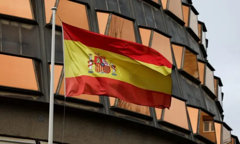 Spanish flag. -- Reuters file Spanish flag. -- Reuters file