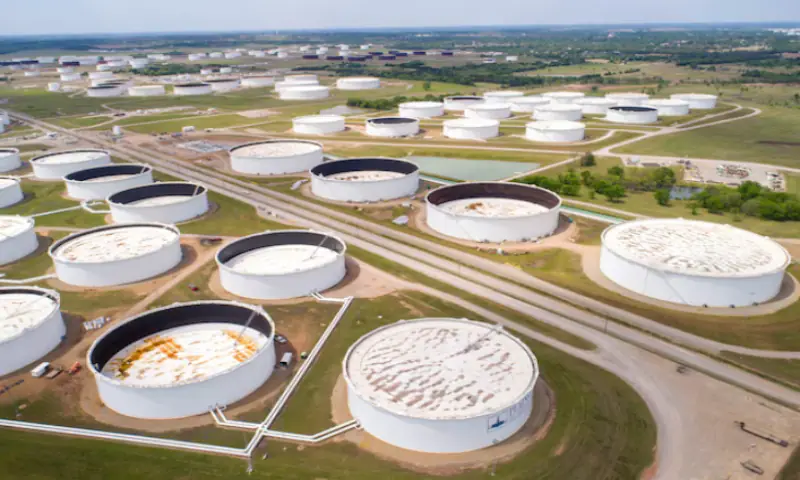 Crude oil storage tanks are seen in an aerial photograph at the Cushing oil hub in Cushing, Oklahoma, US. -- Reuters Crude oil storage tanks are seen in an aerial photograph at the Cushing oil hub in Cushing, Oklahoma, US. -- Reuters
