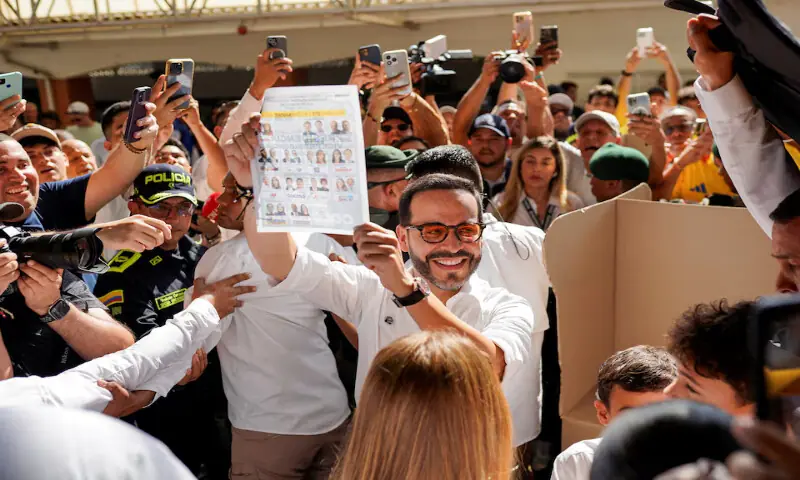 Colombian presidential candidate Abelardo De La Espriella shows his ballot at a polling station during the first round of the presidential election in Barranquilla, Colombia. -- Reuters