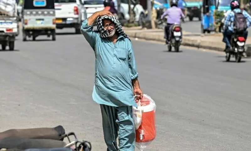 کراچی میں آج شدید گرمی: پارہ 39 ڈگری سینٹی گریڈ تک جانے کا امکان