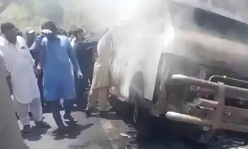 مری: سیاحوں کی گاڑی میں آگ بھڑک اٹھی، متعدد افراد جاں بحق