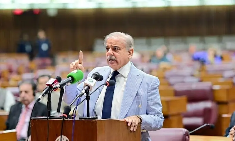 پیٹرول کی قیمت میں آج خاطر خواہ کمی کریں گے، وزیراعظم کا اعلان